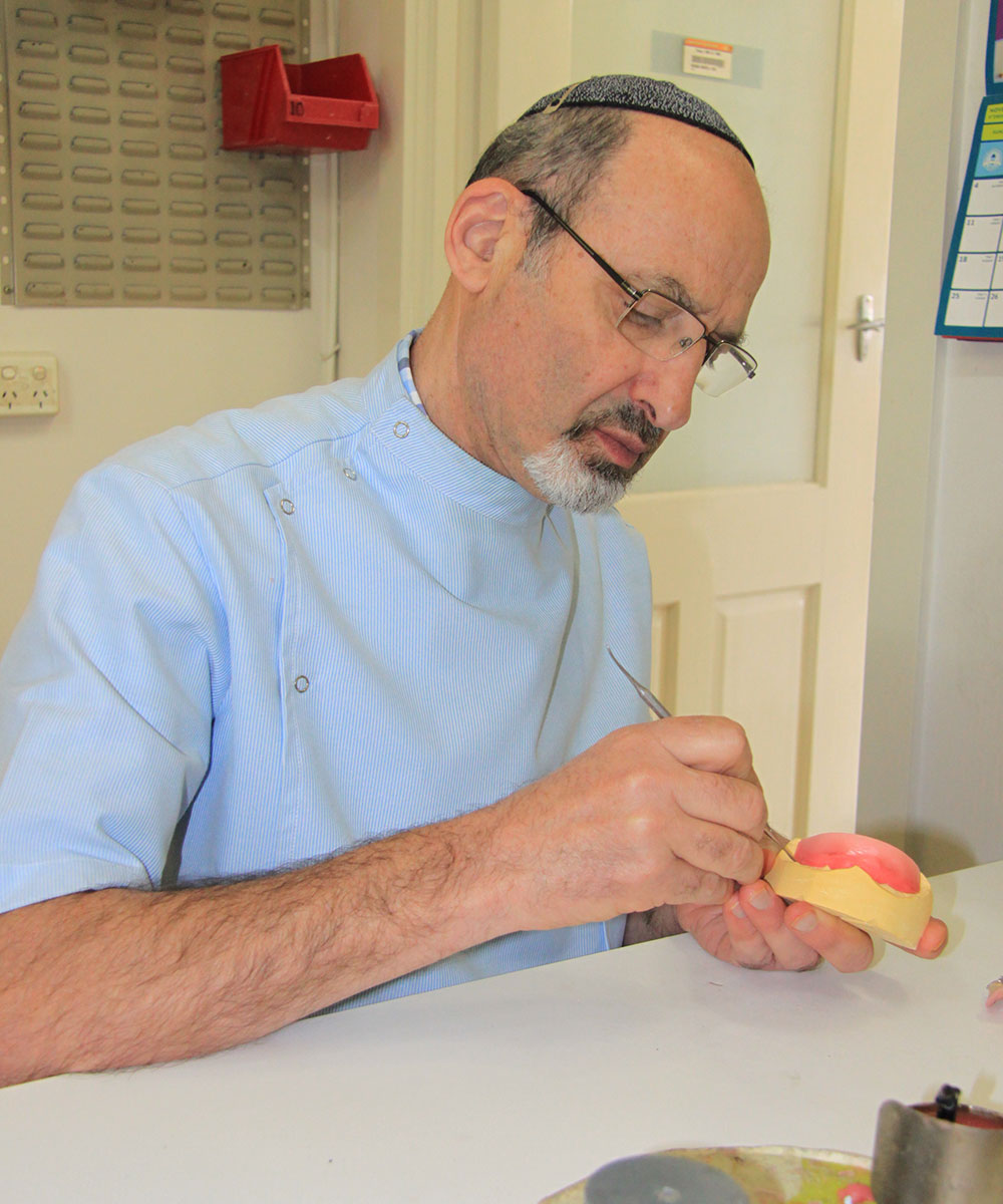 Leon-Belkin-Dental-Prosthetist-at-Belkin-Denture-Clinic-Balaclava-Melbourne-making-dentures